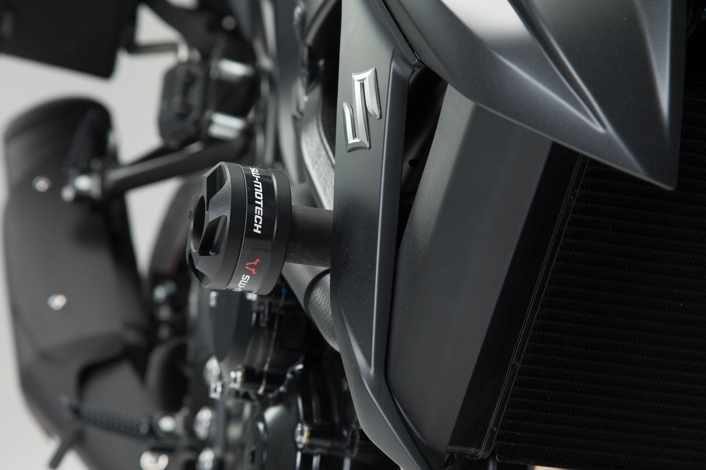 SW-MOTECH Kit de topes anticaidas Negro. Yamaha MT-03 (16-)/Suzuki GSX-S750 (17-).