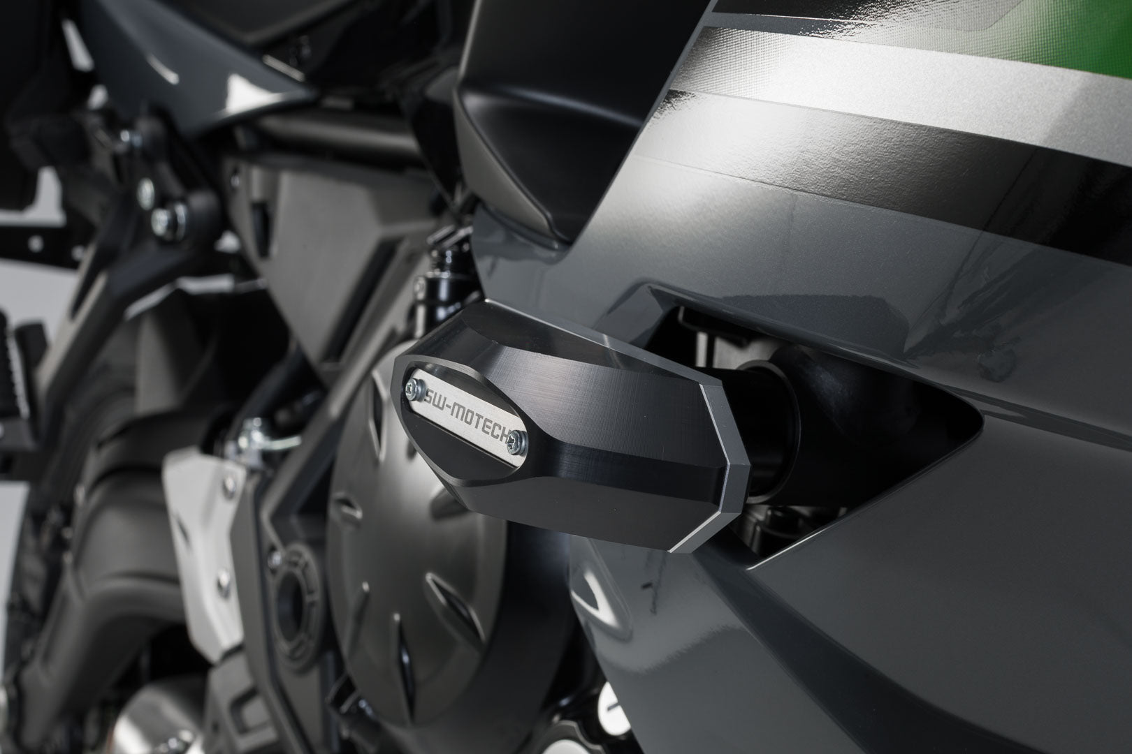 SW-MOTECH Kit de topes anticaidas Negro. Kawasaki Ninja 650 (16-).