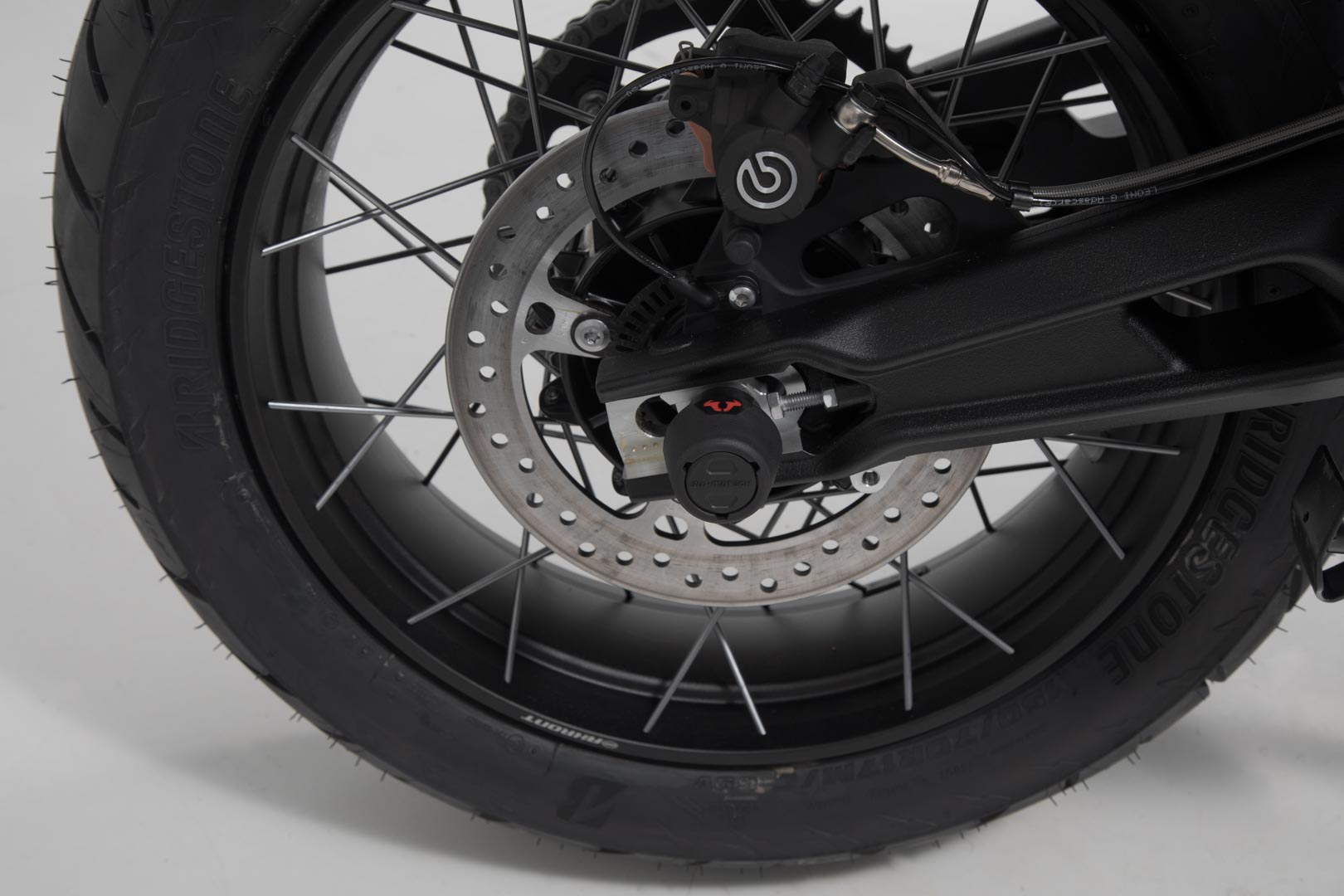 SW-MOTECH Kit de topes anticaidas para el eje trasero Negro. Triumph Tiger 800/ 900 Trident 660.