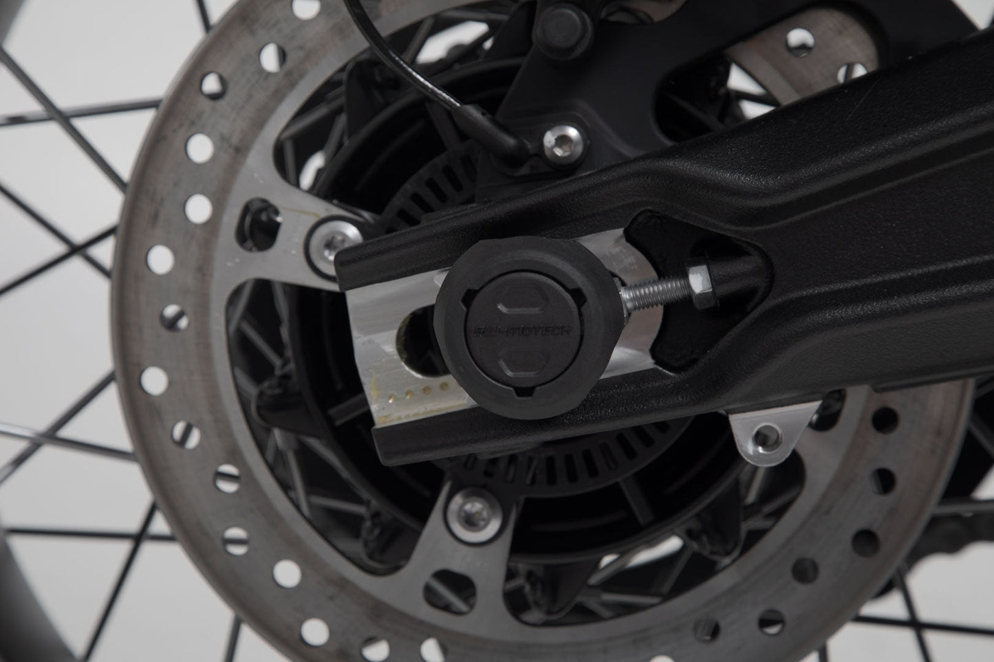 SW-MOTECH Kit de topes anticaidas para el eje trasero Negro. Triumph Tiger 800/ 900 Trident 660.