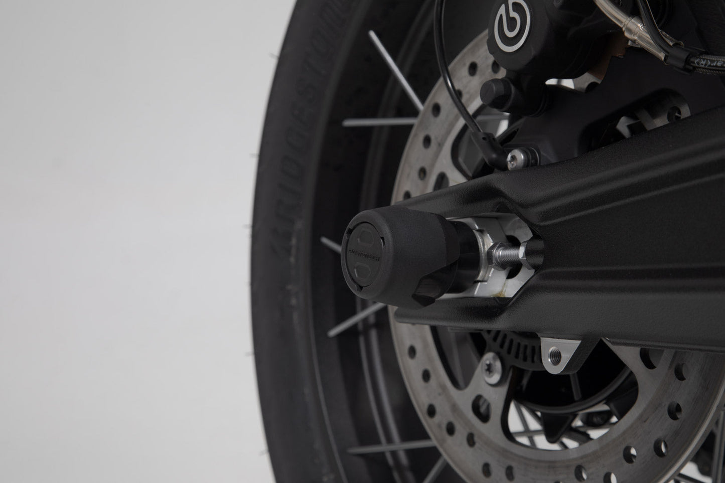 SW-MOTECH Kit de topes anticaidas para el eje trasero Negro. Triumph Tiger 800/ 900 Trident 660.