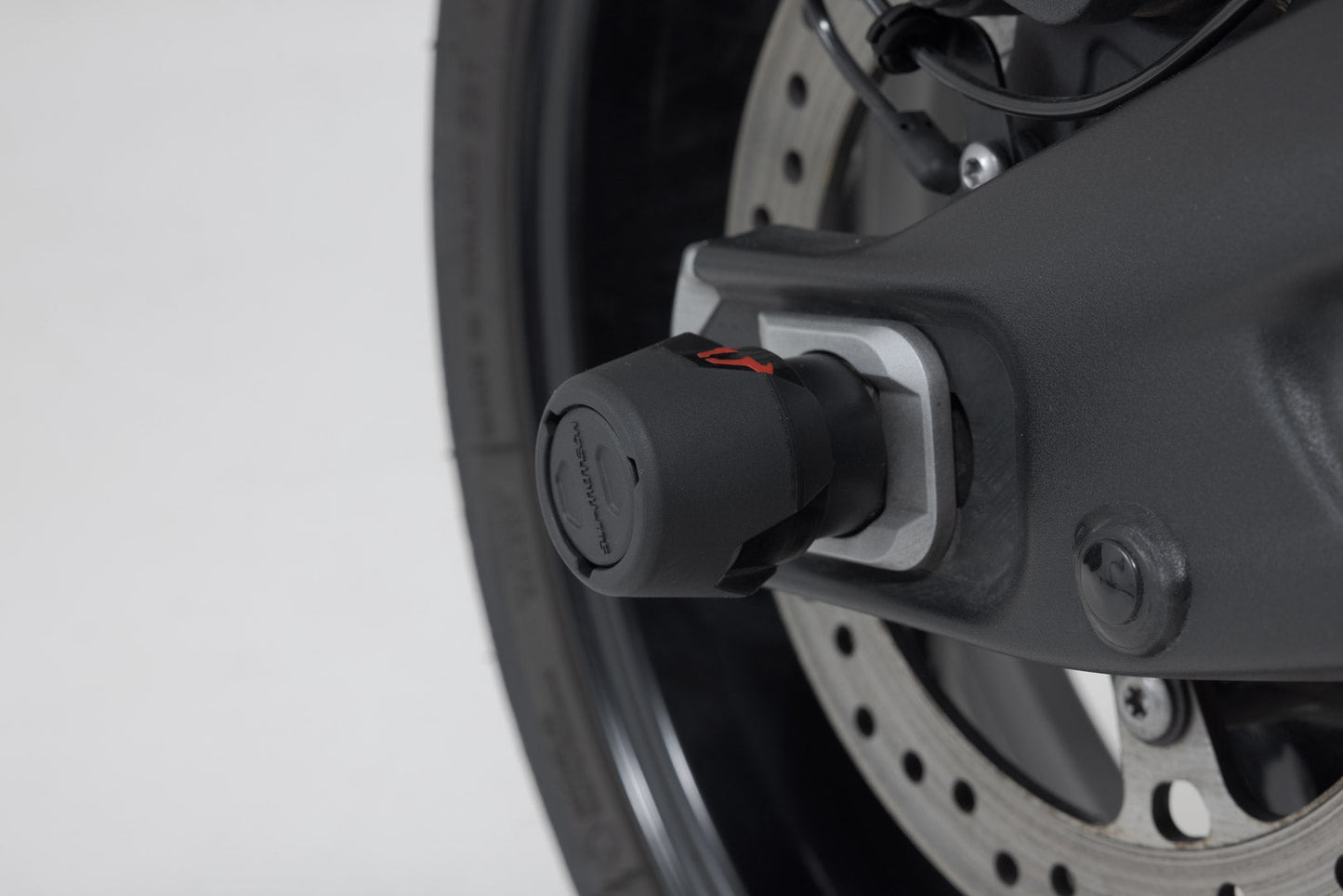 SW-MOTECH Kit de topes anticaidas para el eje trasero Negro. Daytona Trident Tiger 660 X-Cape 650.
