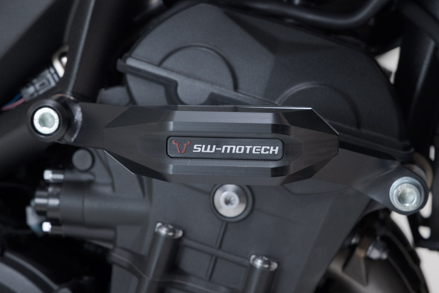 SW-MOTECH Kit de topes anticaidas Negro. Triumph Street Triple (12-) / Rx (15-).