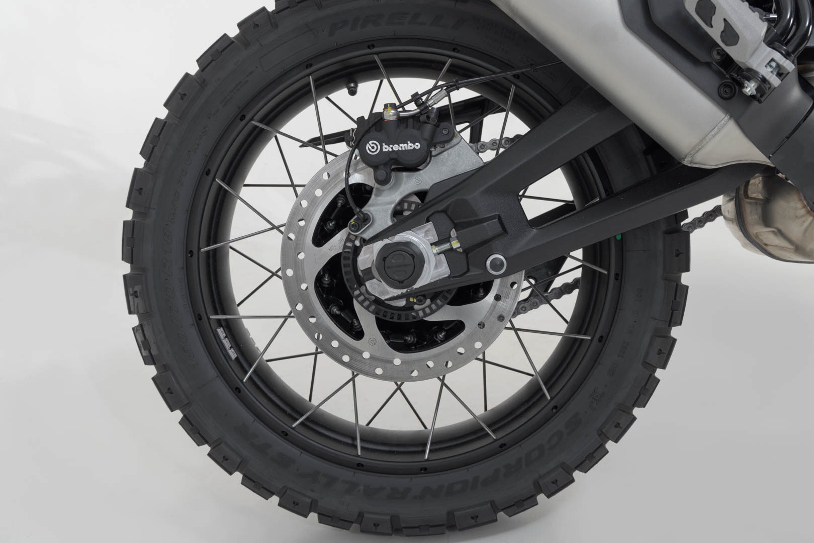 SW-MOTECH Kit de topes anticaidas para el eje trasero Negro. Modelos Ducati (14-).