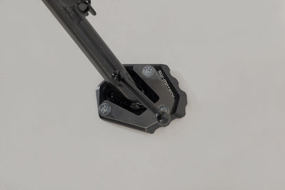 SW-MOTECH Extension para caballete lateral Negro/plateado. Modelos Honda.