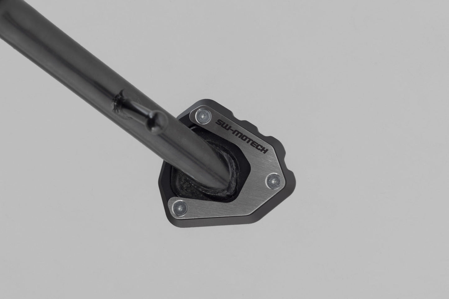 SW-MOTECH Extensión para caballete lateral Negro/Plateado. Honda CB750 / XL750 (22-).