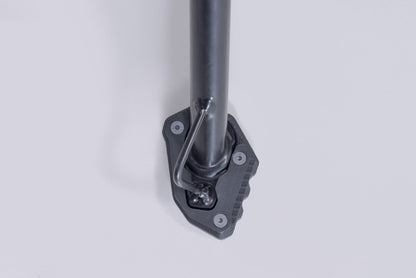 SW-MOTECH Extension para caballete lateral Negro/plateado. KTM 250 Adv 390 Adv (25-).