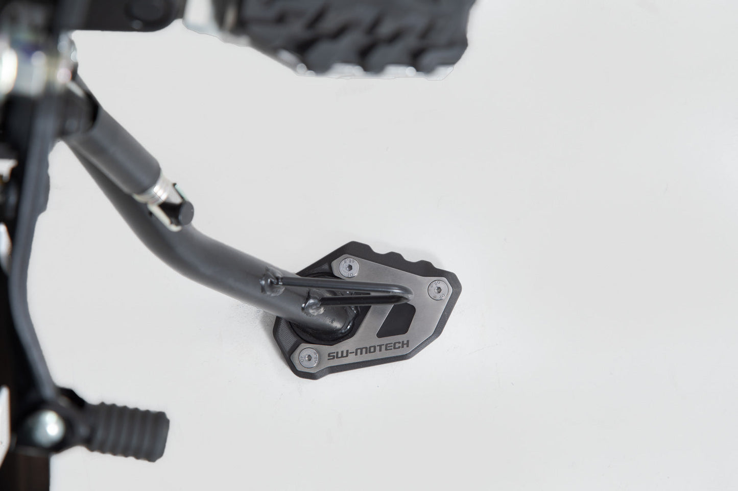 SW-MOTECH Extension para caballete lateral Negro/Plateado. KTM 390 Adventure (19-).