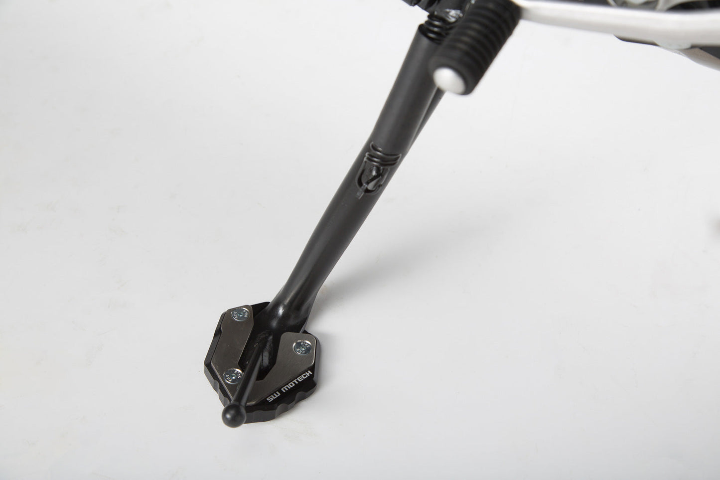 SW-MOTECH Extension para caballete lateral Negro/Plateado. Yamaha MT-09 Tracer XSR900/Abart.