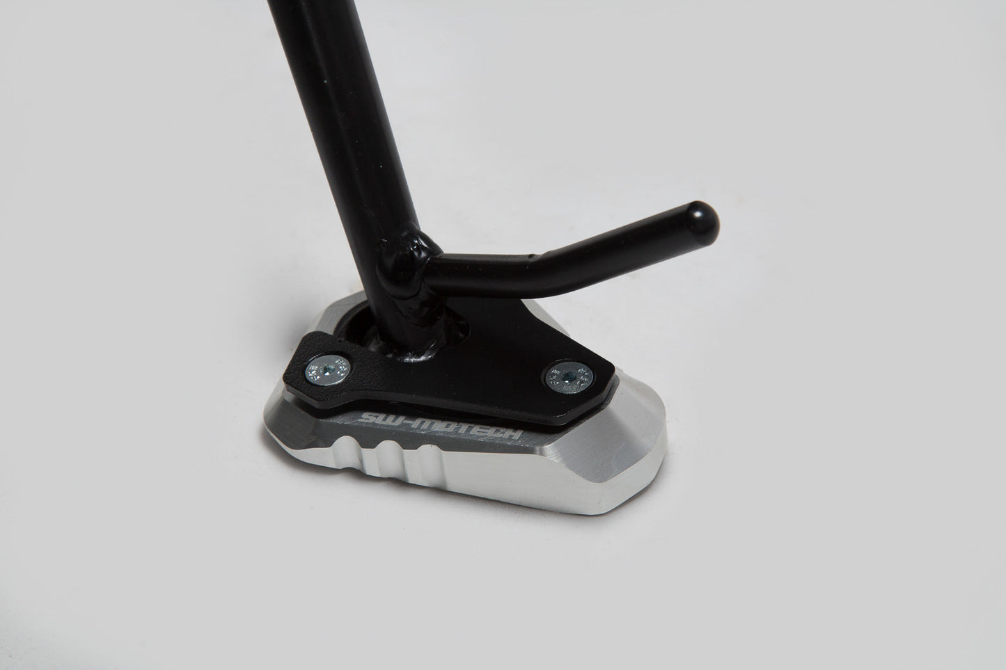 SW-MOTECH Extension para caballete lateral Negro/plateado. Modelos Kawasaki (11-).