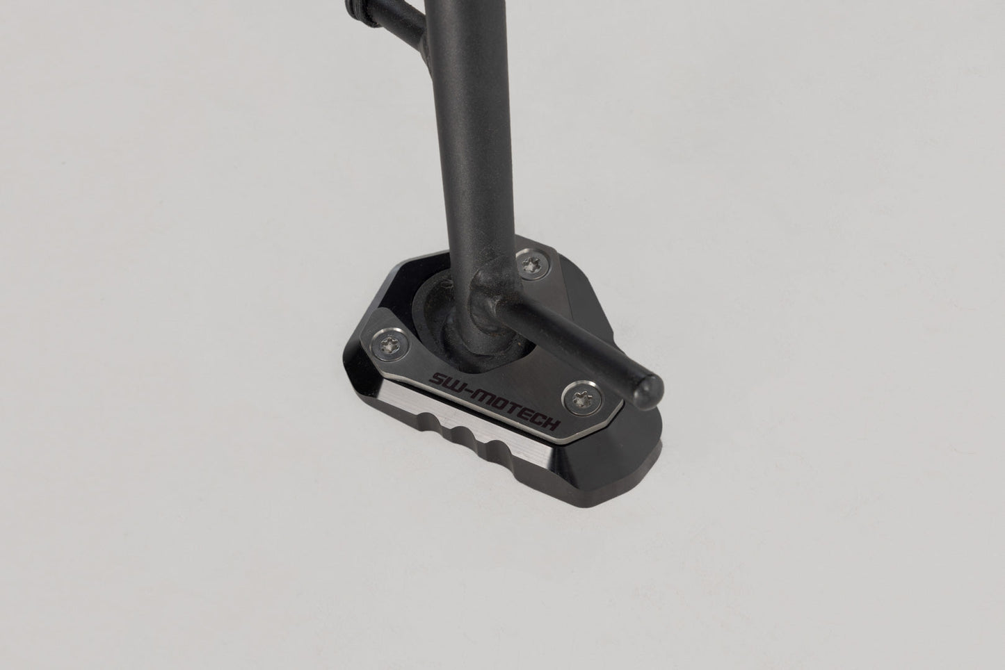 SW-MOTECH Extension para caballete lateral Negro/plateado. Kawasaki Z650/S/RS Ninja 650.