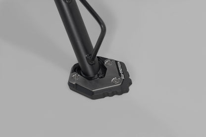 SW-MOTECH Extension para caballete lateral Negro/plateado. CFMoto 300NK / 800MT / 800MT-X.