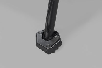 SW-MOTECH Extension para caballete lateral Negro/plateado. CFMoto 300NK / 800MT / 800MT-X.