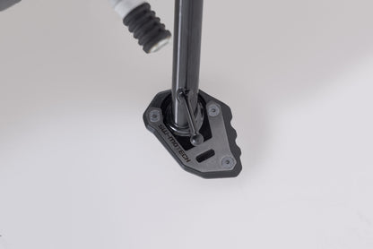 SW-MOTECH Extensión para caballete lateral Negro/Plateado. Trium Speed 400/Scrambler 400X/XC.