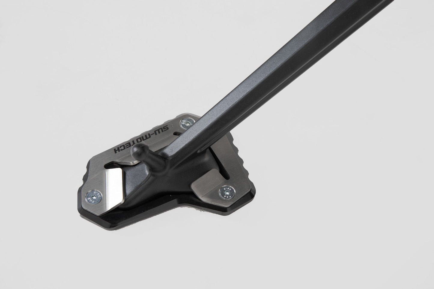 SW-MOTECH Extension para caballete lateral Negro/plateado. Trium Tiger 1200/ Explorer (15-).