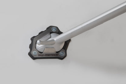 SW-MOTECH Extension para caballete lateral Negro/plateado. Modelos Triumph 1200 (18-).