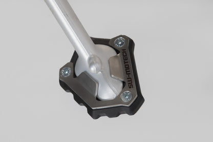 SW-MOTECH Extension para caballete lateral Negro/plateado. Modelos Triumph 1200 (18-).
