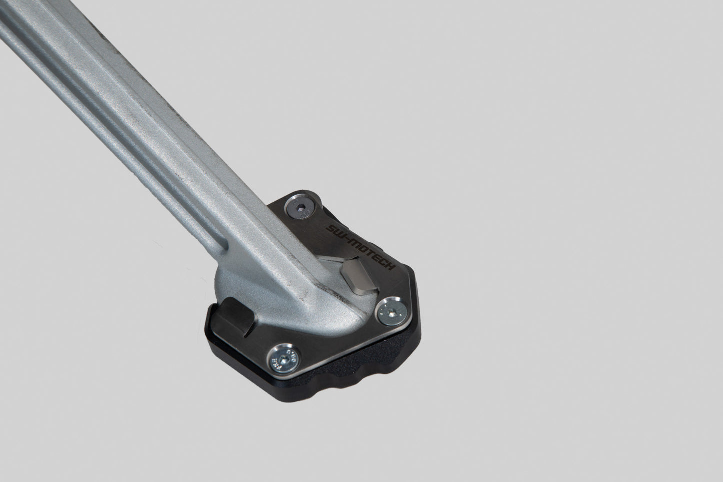 SW-MOTECH Extension para caballete lateral Negro/Plateado. Triumph Tiger 900/GT/Pro (19-).