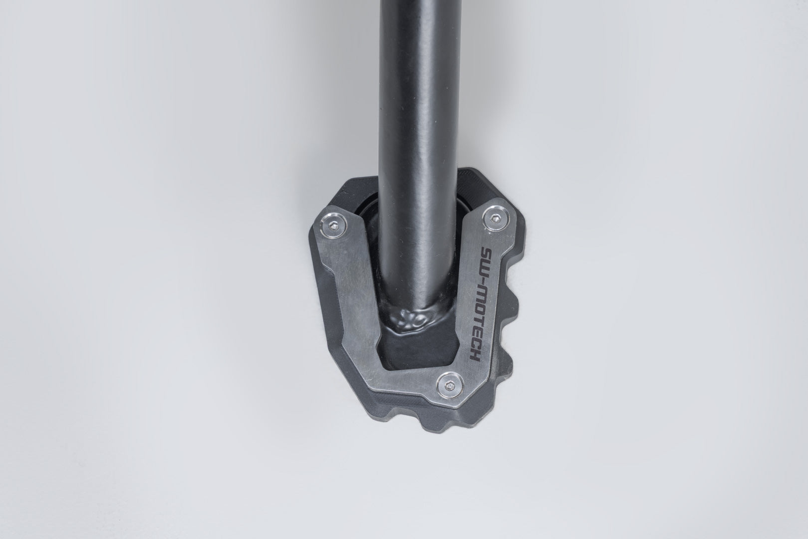 SW-MOTECH Extension para caballete lateral Negro/plateado. Triumph Tiger Sport 660/800 (24-).