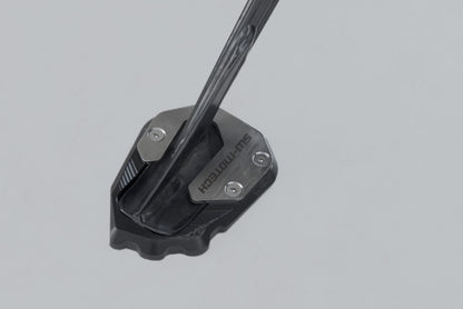 SW-MOTECH Extension para caballete lateral Negro/Plateado. Harley-Dav Pan America (21-).