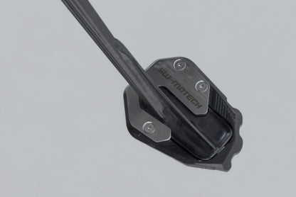 SW-MOTECH Extension para caballete lateral Negro/Plateado. Harley-Dav Pan America (21-).