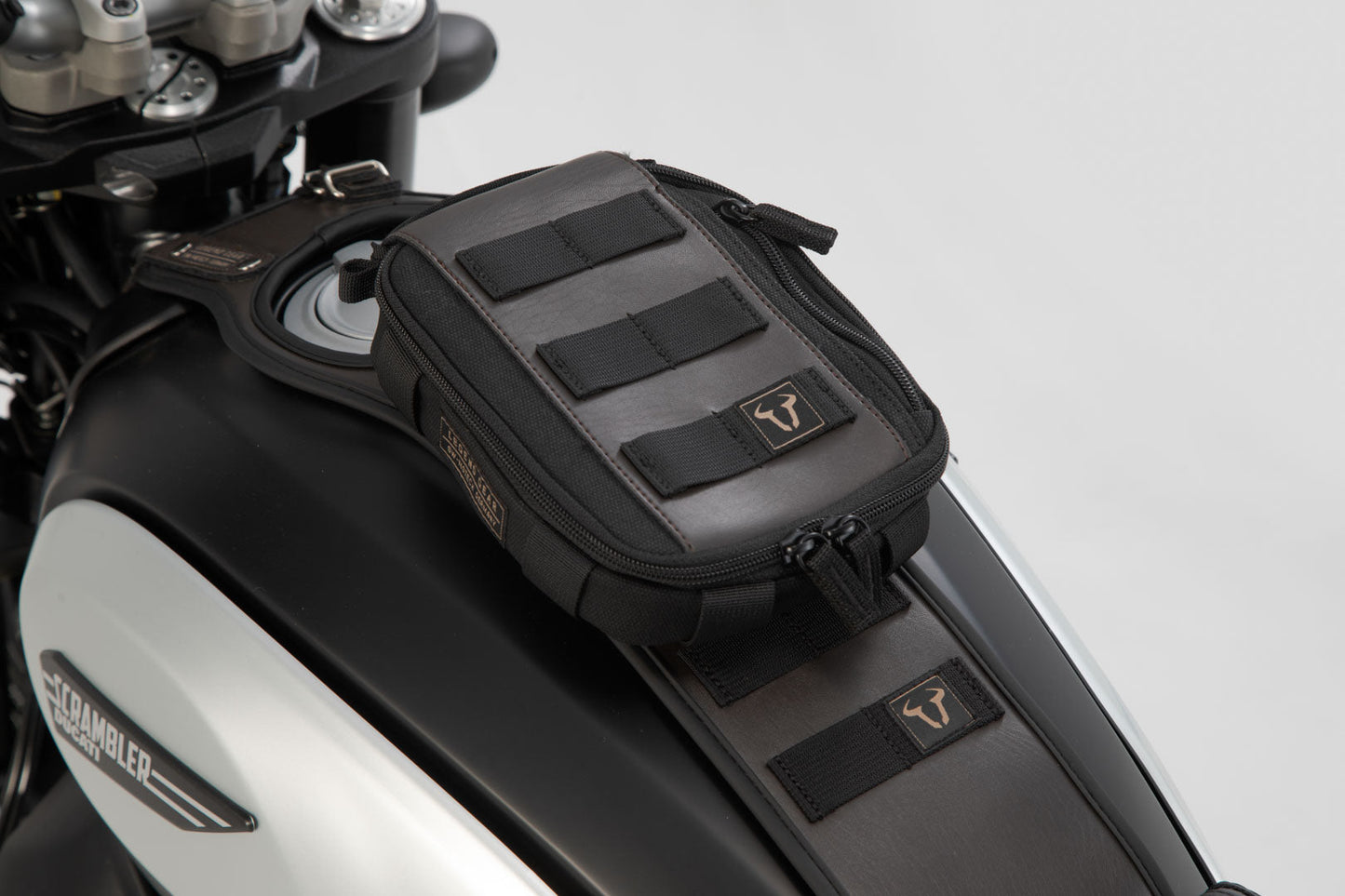 SW-MOTECH Soporte T-Lock Con adaptador Molle.