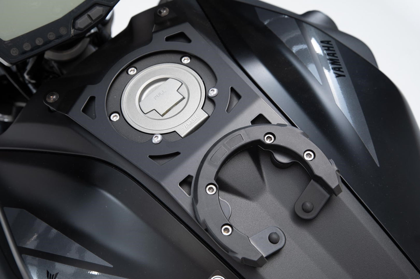 SW-MOTECH Anillo de depósito EVO Negro. Yamaha MT-07 (18-20).