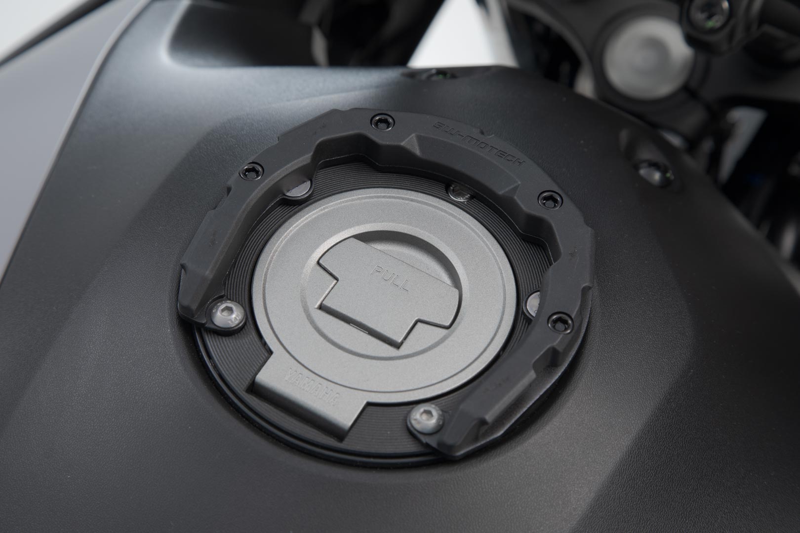 SW-MOTECH Anillo de depósito PRO Negro. Ducati/ Triumph/ Yamaha. 5 tornillos.
