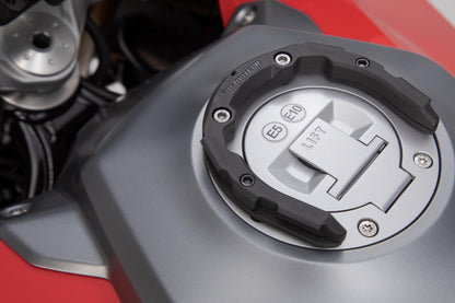 SW-MOTECH Anillo de depósito PRO Negro. BMW F 650/700/800 GS. Sin tornillos.