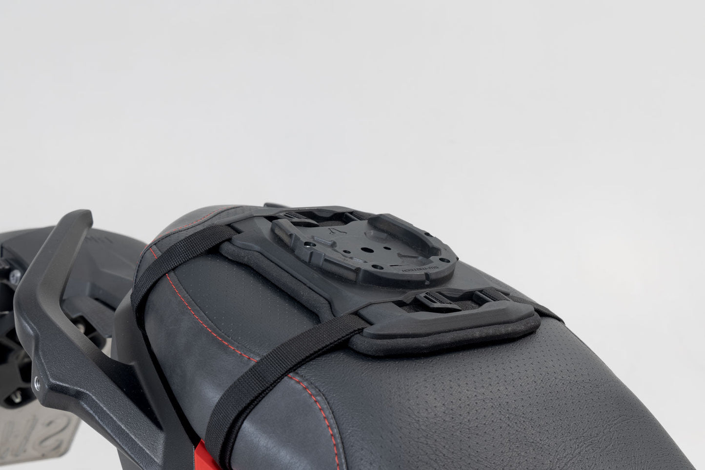 SW-MOTECH PRO Seat Ring Negro. Para fijación en el asiento.