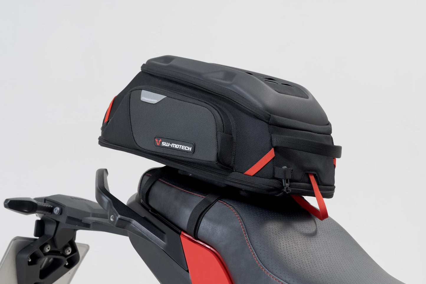 SW-MOTECH PRO Seat Ring Negro. Para fijación en el asiento.