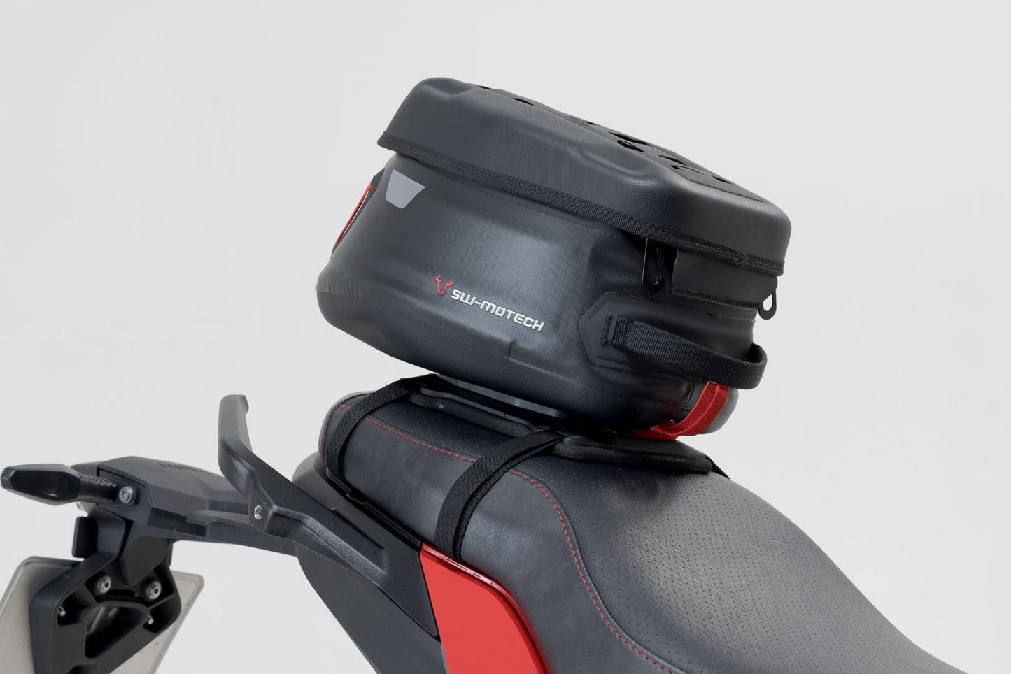 SW-MOTECH PRO Seat Ring Negro. Para fijación en el asiento.