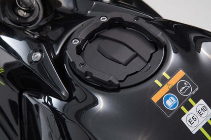 SW-MOTECH Anillo de depósito PRO Negro. Kawasaki Z650 / Ninja 650 (16-22).