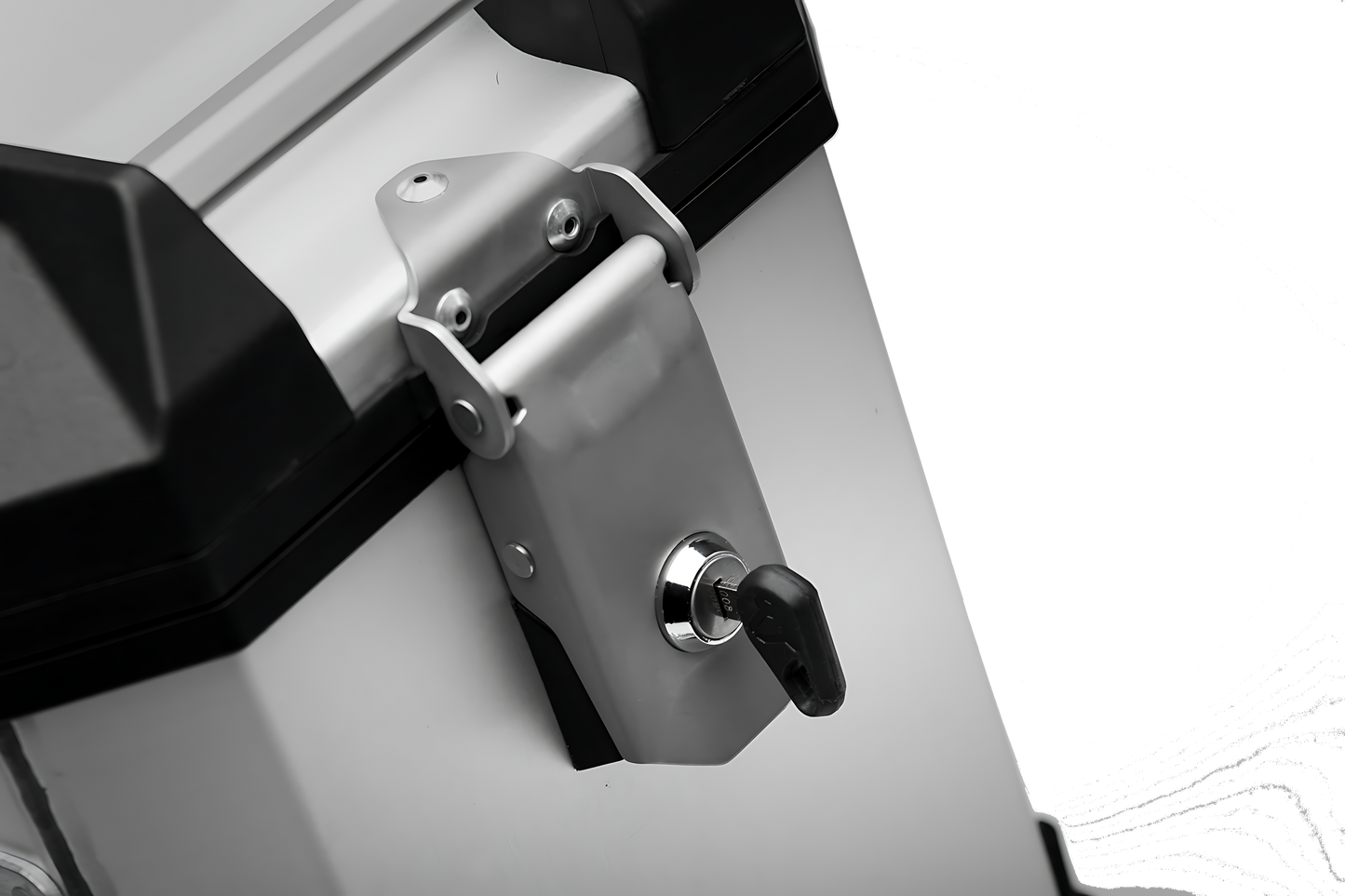 Maleta de aluminio TRAX ADV M 37 l. Izquierda. Negro.