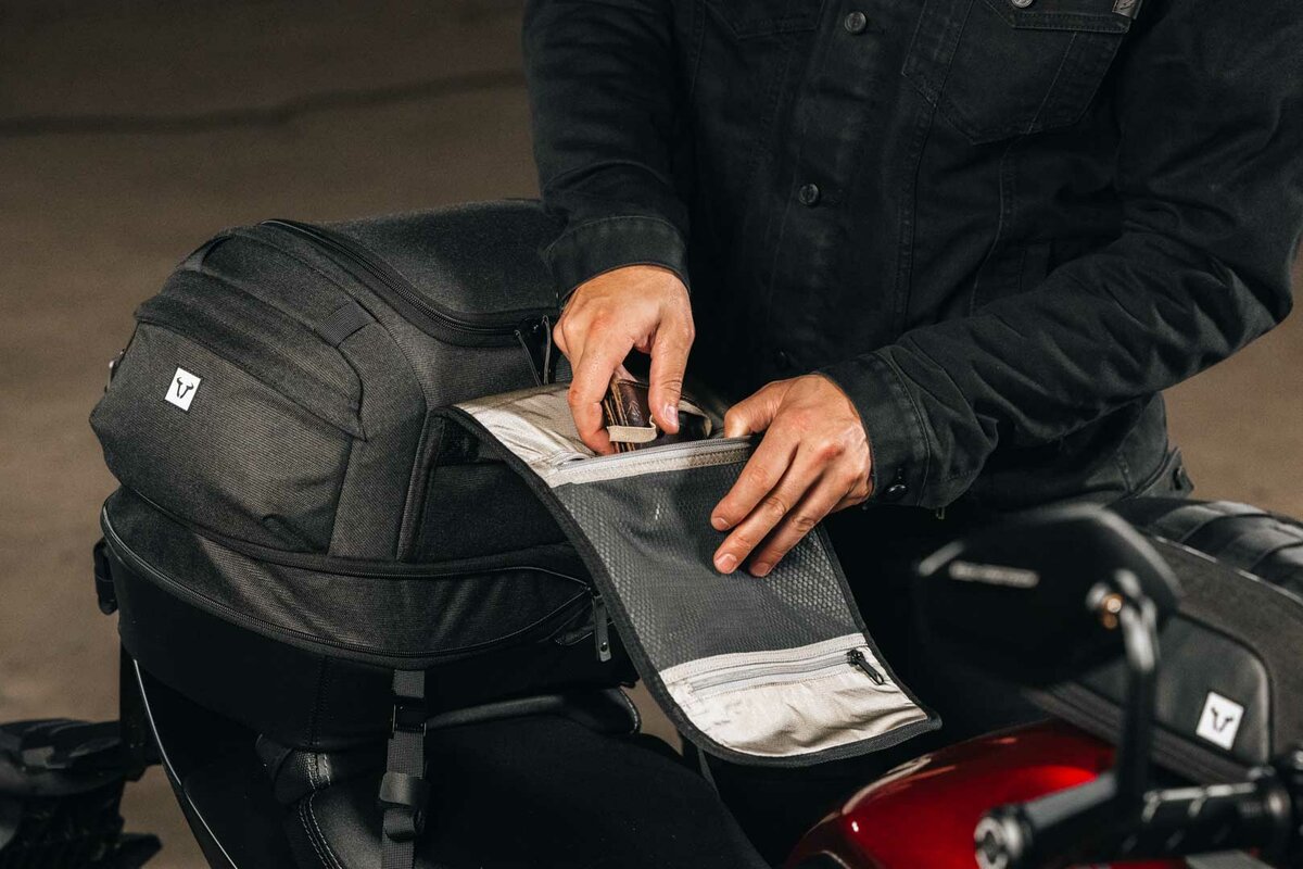 Legend Gear bolsa trasera LR4. Negro. 18-25 l.