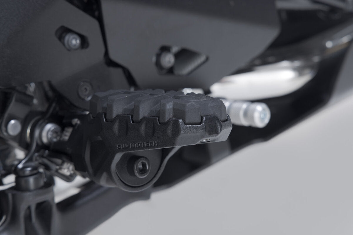 Kit reposapiés EVO. Negro. BMW R 1200 GS, R 1250 GS, R 1300 GS.