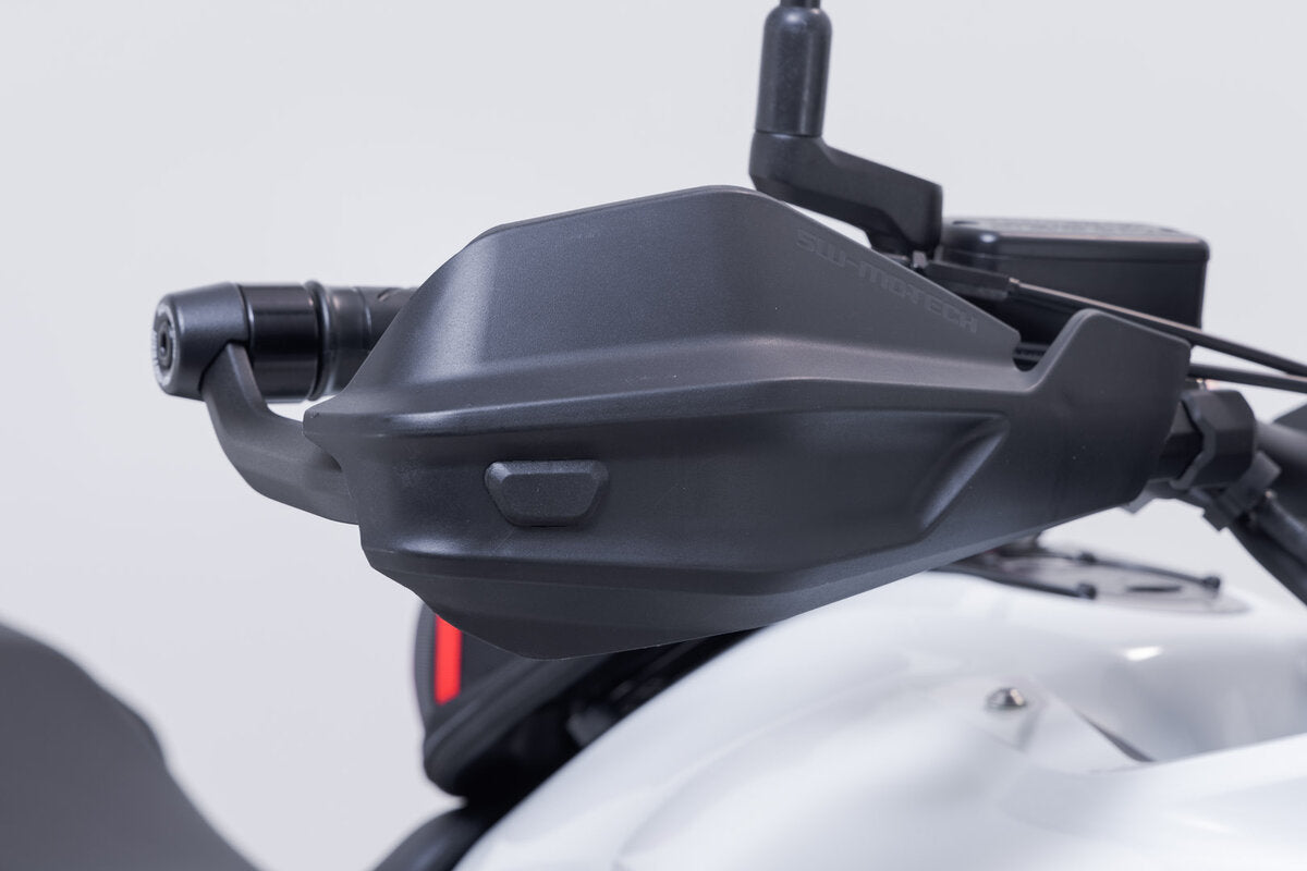 Kit de protectores de manos Adventure. Negro. Honda CB500X (18-), NX500 (23-).