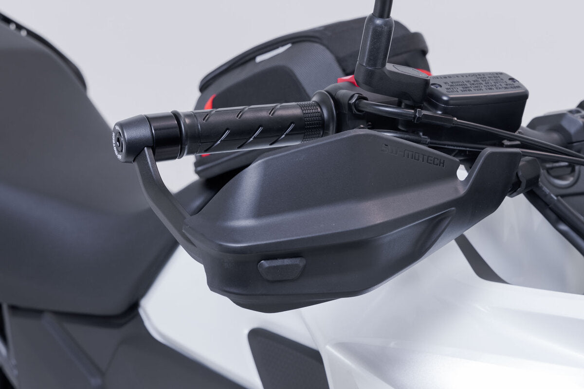 Kit de protectores de manos Adventure. Negro. Honda CB500X (18-), NX500 (23-).