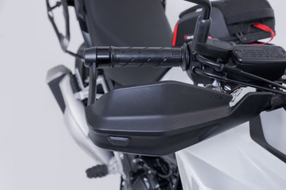 Kit de protectores de manos Adventure. Negro. Honda CB500X (18-), NX500 (23-).
