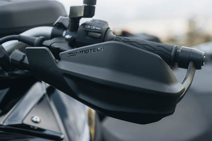 Kit de protectores de manos Adventure. Negro. BMW G 310 GS (17-) /G 310 R (16-).