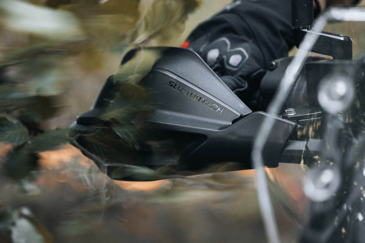 Kit de protectores de manos Adventure. Negro. BMW G 310 GS (17-) /G 310 R (16-).