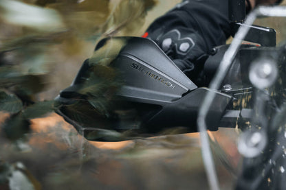 Kit de protectores de manos Adventure. Negro. BMW G 310 GS (17-) /G 310 R (16-).