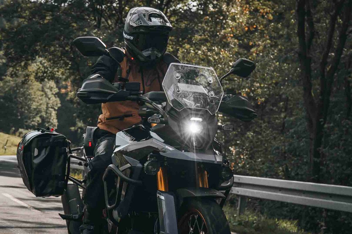 Kit de protectores de manos Adventure. Negro. BMW G 310 GS (17-) /G 310 R (16-).