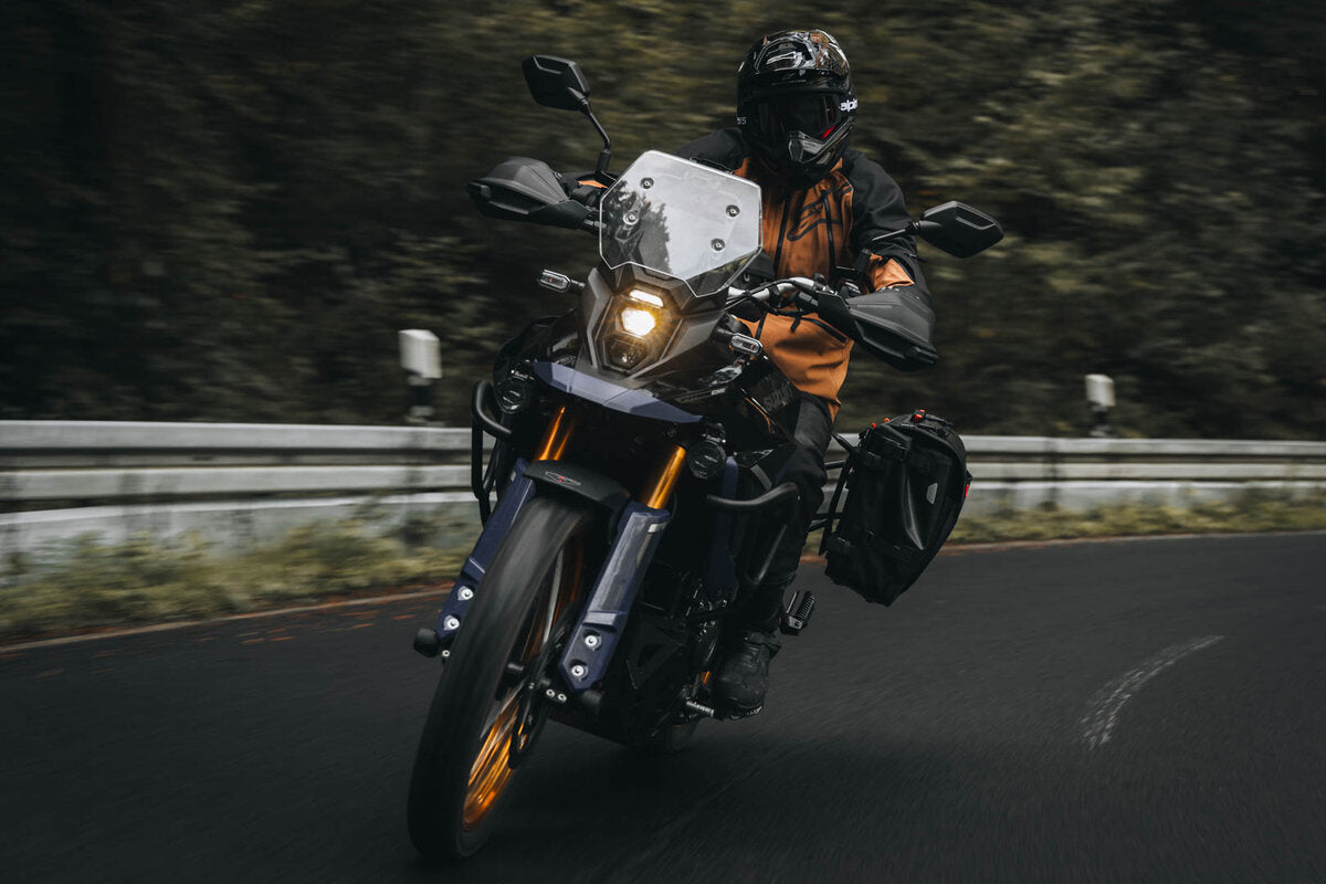 Kit de protectores de manos Adventure. Negro. BMW G 310 GS (17-) /G 310 R (16-).