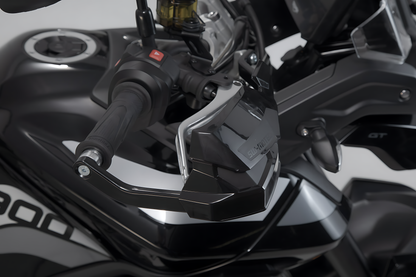 Kit de protectores de manos KOBRA Negro. Triumph Tiger 900/ GT/ Rally/ Pro (19-23).