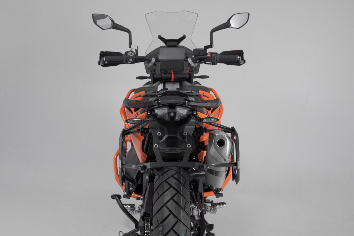 Soporte lateral PRO. Negro. KTM 790 Adv/ R, 890 Adv/ R 890 SM T.