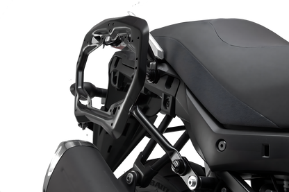 Soporte lateral PRO Negro. Suzuki DL 650 (16-).