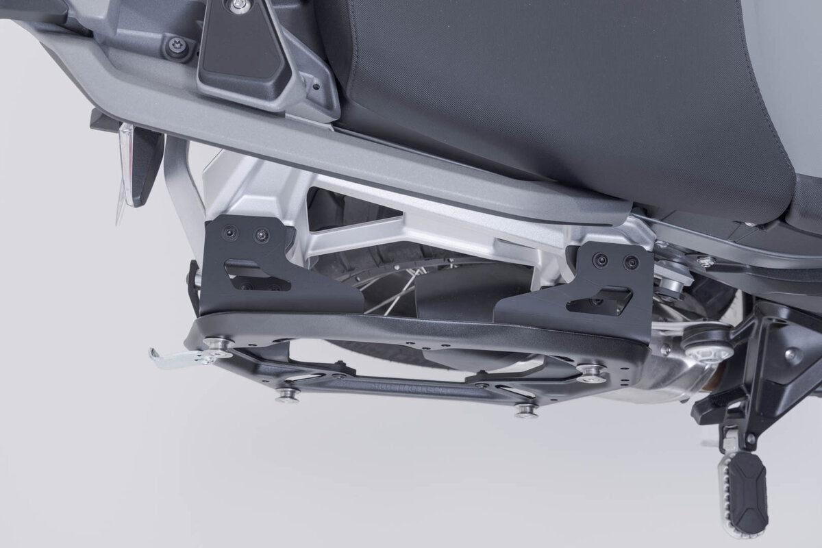 Soporte lateral PRO para portaequipajes originales. Negro. BMW R 1300 GS Adventure (24-).