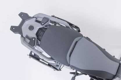 Soporte lateral PRO para portaequipajes originales. Negro. BMW R 1300 GS Adventure (24-).