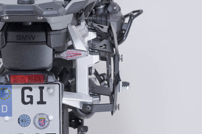 Soporte lateral PRO para portaequipajes originales. Negro. BMW R 1300 GS Adventure (24-).